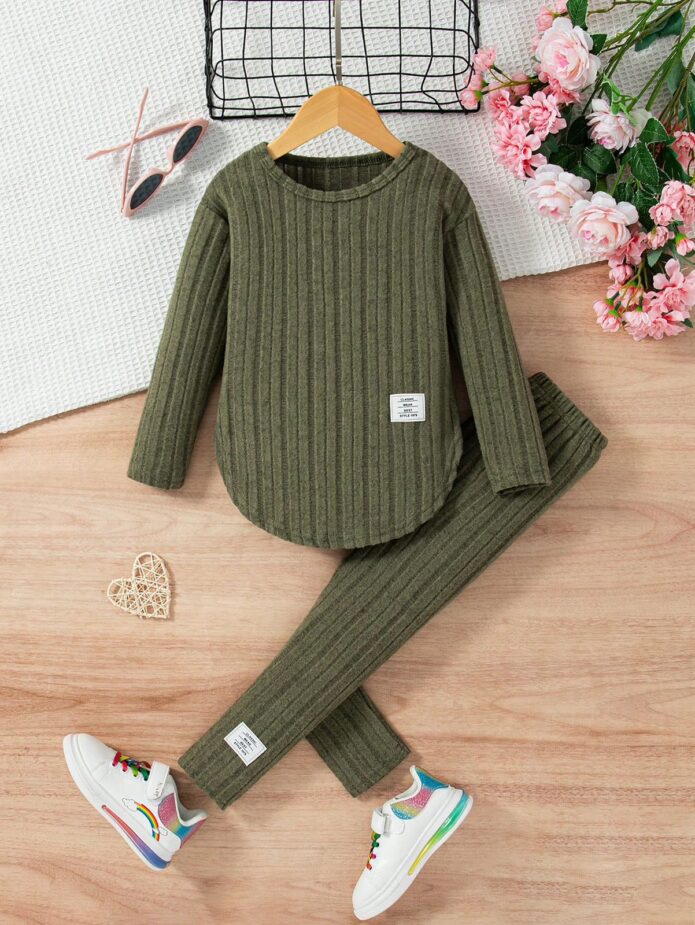 Conjunto acanalado verde militar