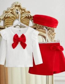 Conjunto 3 pzs boina roja blusa y falda
