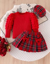 Falda, sueter y boina escocés rojo